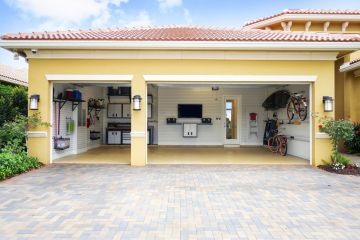 Garage Renovations by Thanks To Holloway LLC